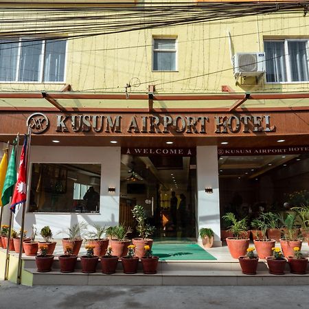 Kusum Airport Hotel カトマンズ エクステリア 写真