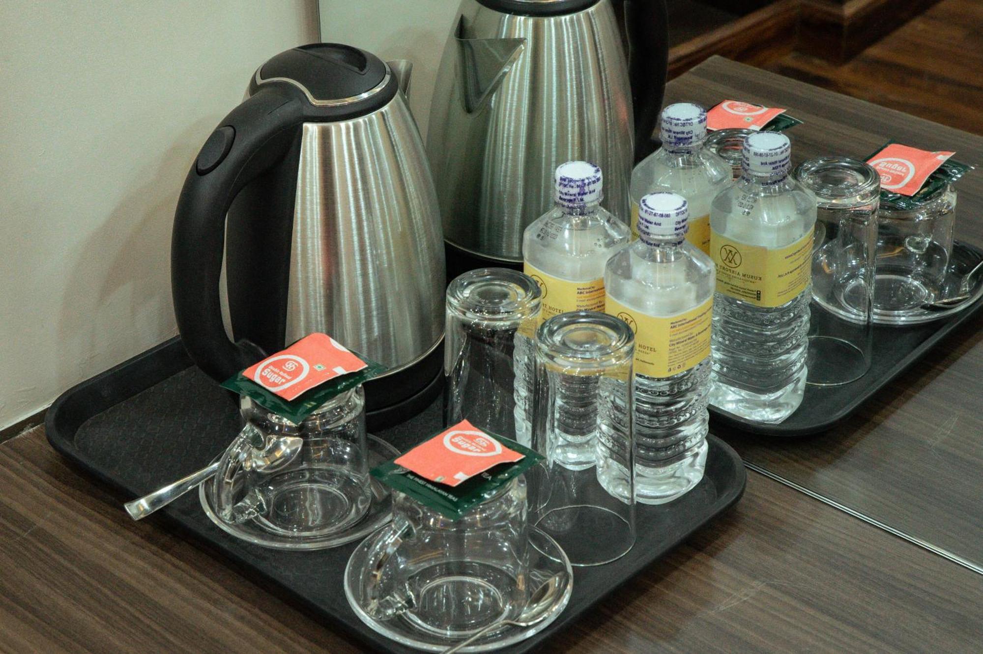Kusum Airport Hotel カトマンズ エクステリア 写真