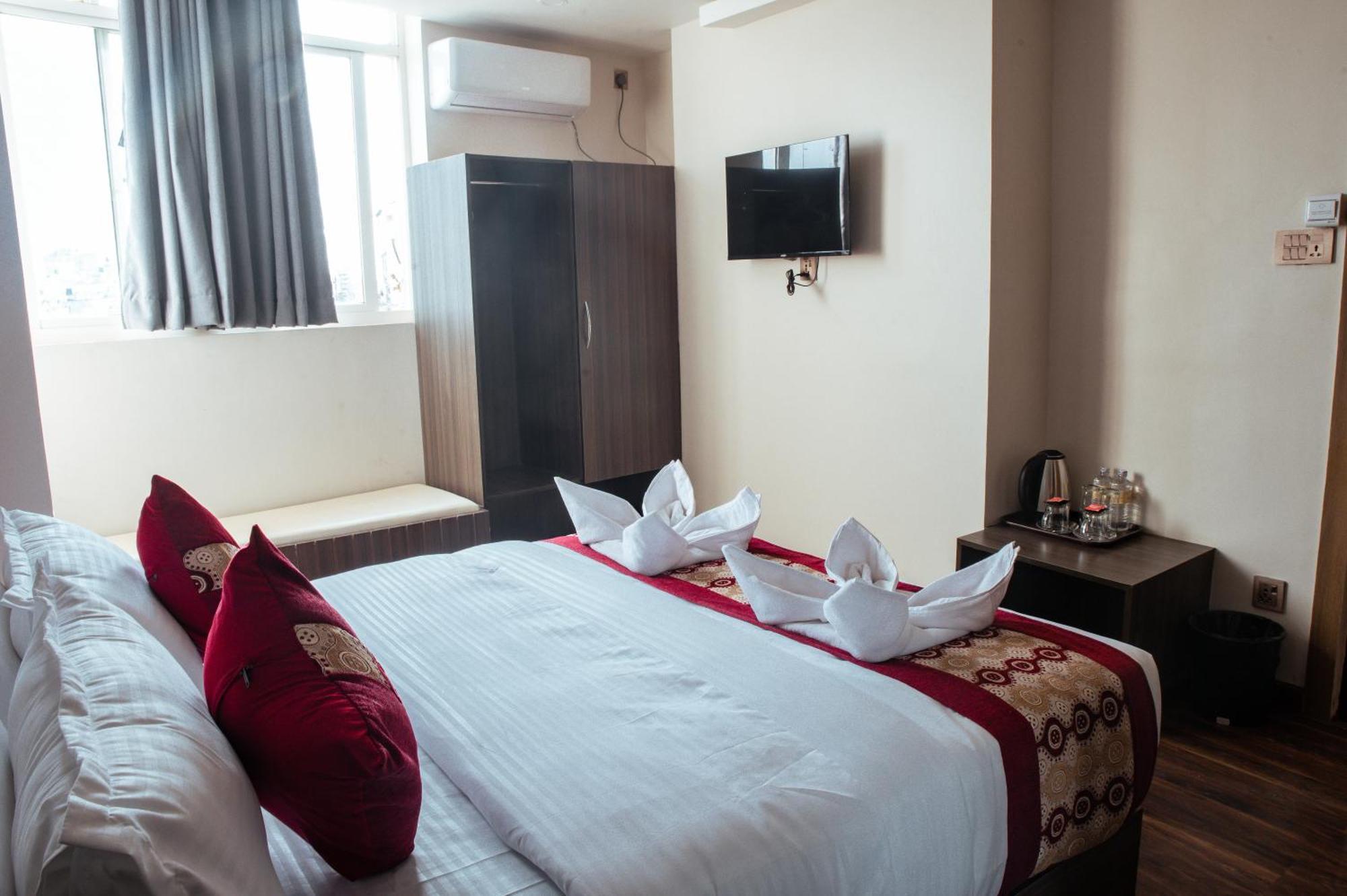 Kusum Airport Hotel カトマンズ エクステリア 写真